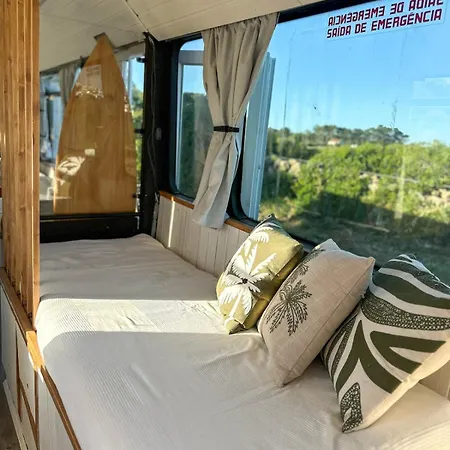 Апартаменты Ericeira Magic Bus With Jacuzzi Carvoeira