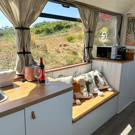 Апартаменты Ericeira Magic Bus With Jacuzzi *